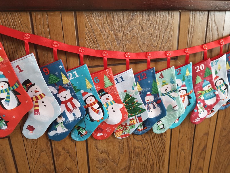 Kit - Frosty Small Stockings Bunting Fabric Advent Calendar - Image 2